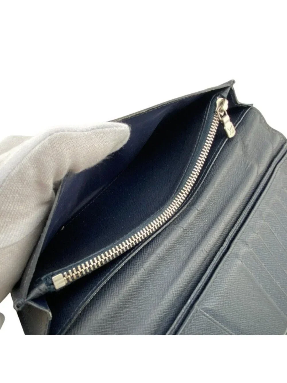 Louis Vuitton Taiga Portefeuille Brazza Bifold Wallet Leather Black